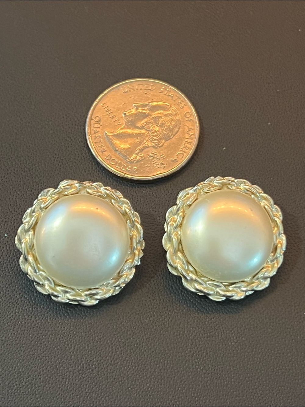 Vintage Coro Pearl Clip on Earrings - Picture 4 of 4